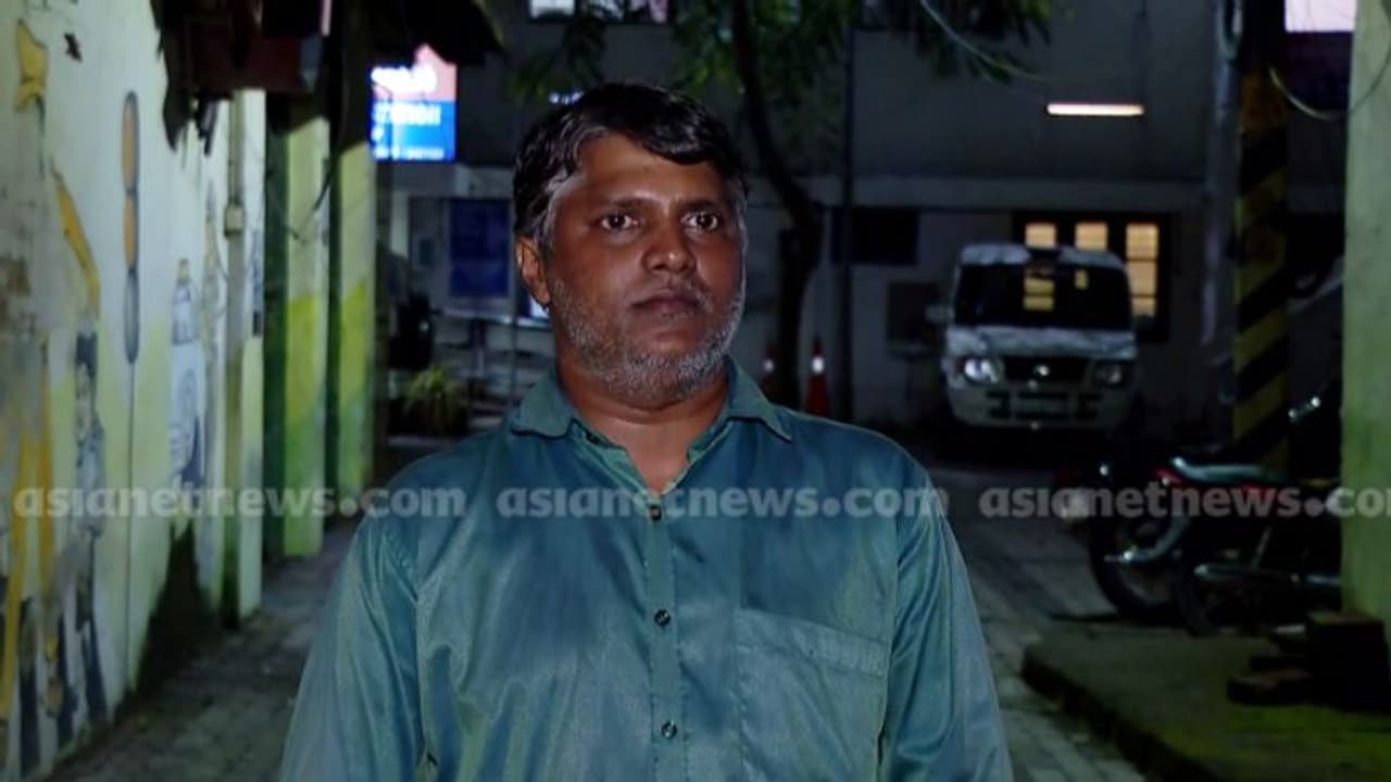 പൂജാരിയെ കോവിലിൽ കയറി കസ്റ്റഡിയിലെടുത്തെന്ന പരാതി: പൂന്തുറ പൊലീസ് നടപടിയിൽ റിപ്പോര്ട്ട് തേടി കമ്മീഷണര് പൂജാരിയെ കോവിലിൽ കയറി കസ്റ്റഡിയിലെടുത്തെന്ന പരാതി: പൂന്തുറ പൊലീസ് നടപടിയിൽ റിപ്പോര്ട്ട് തേടി കമ്മീഷണര്