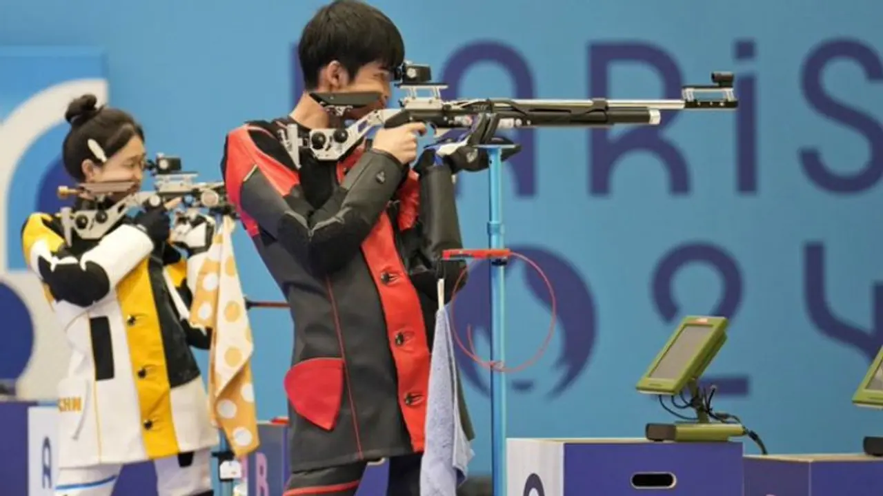 Paris Olympics 2024 : నిరాశపర్చిన భారత ఎయిర్ రైఫిల్ మిక్స్డ్ టీమ్.. తొలి గోల్డ్ కొట్టిన చైనా Paris Olympics 2024 : నిరాశపర్చిన భారత ఎయిర్ రైఫిల్ మిక్స్డ్ టీమ్.. తొలి గోల్డ్ కొట్టిన చైనా