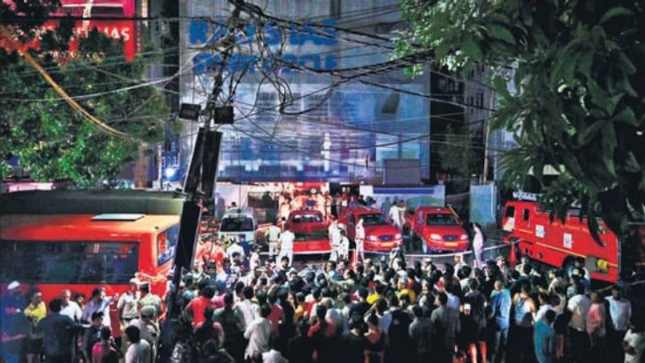 வெள்ளத்தில் சிக்கி 3 பேர் பலி.. கோச்சிங் சென்டரில் ஏற்பட்ட சோகம்.. டெல்லியில் போராட்டம்!