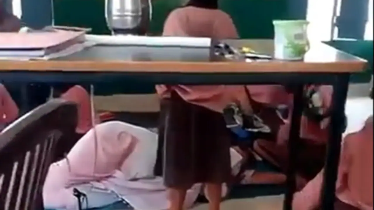 Video: ಇದು ಶಾಲೆನಾ? ಹೋಟೆಲ್? ಕ್ಲಾಸ್‌ರೂಮ್‌ನಲ್ಲಿ ಚಾಪೆ ಹಾಸ್ಕೊಂಡು ಗಡದ್ದಾಗಿ ನಿದ್ದೆ ಮಾಡಿದ ಶಿಕ್ಷಕಿ