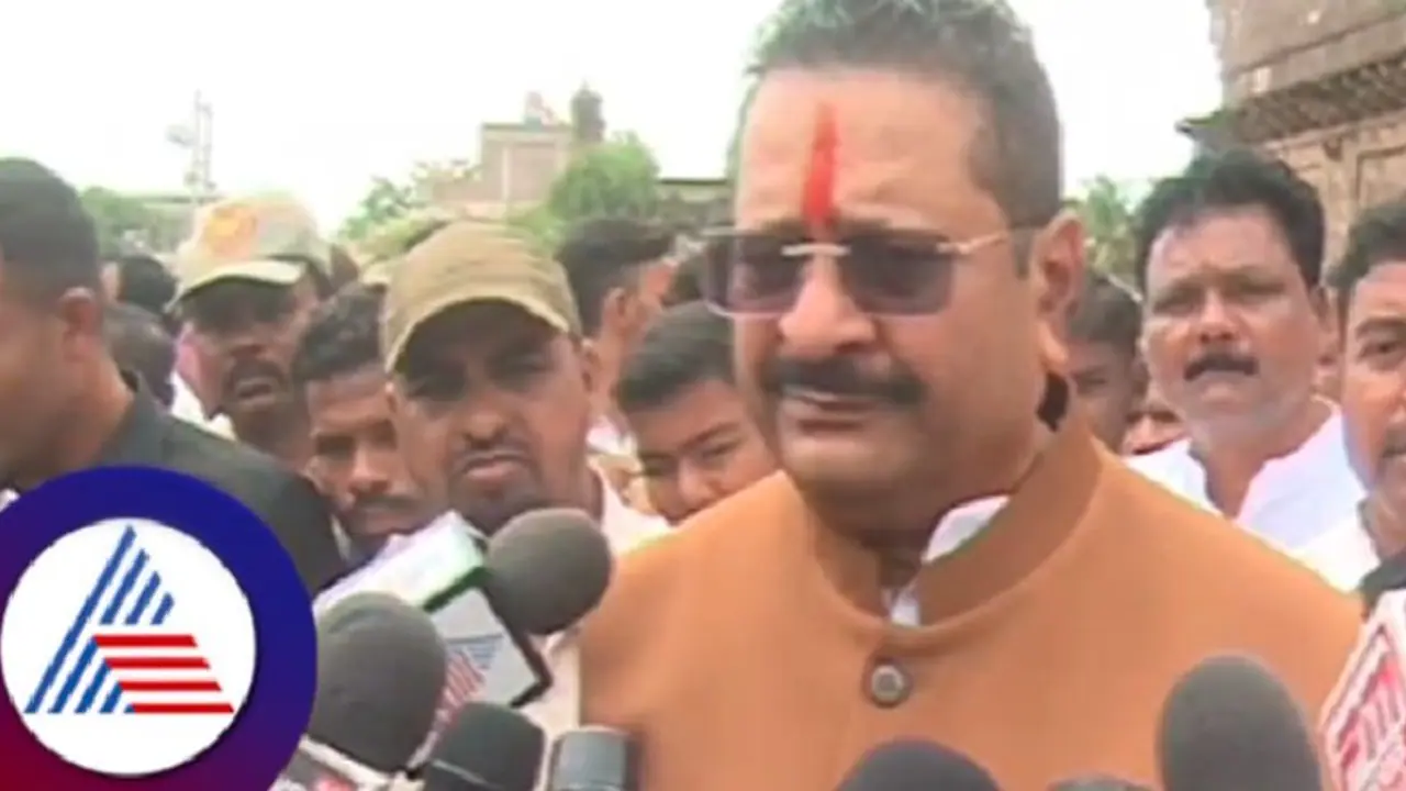 ಬಿಜೆಪಿ ಸರ್ಕಾರದಲ್ಲಿ ಹಗರಣ ನಡೆದಿದ್ರೆ ಯಾಕೆ ಸುಮ್ನಿದ್ರಿ? 14 ತಿಂಗಳು ಕತ್ತೆ ಕಾಯ್ತಾ ಇದ್ರಾ?: ಯತ್ನಾಳ್ ಗರಂ ಬಿಜೆಪಿ ಸರ್ಕಾರದಲ್ಲಿ ಹಗರಣ ನಡೆದಿದ್ರೆ ಯಾಕೆ ಸುಮ್ನಿದ್ರಿ? 14 ತಿಂಗಳು ಕತ್ತೆ ಕಾಯ್ತಾ ಇದ್ರಾ?: ಯತ್ನಾಳ್ ಗರಂ