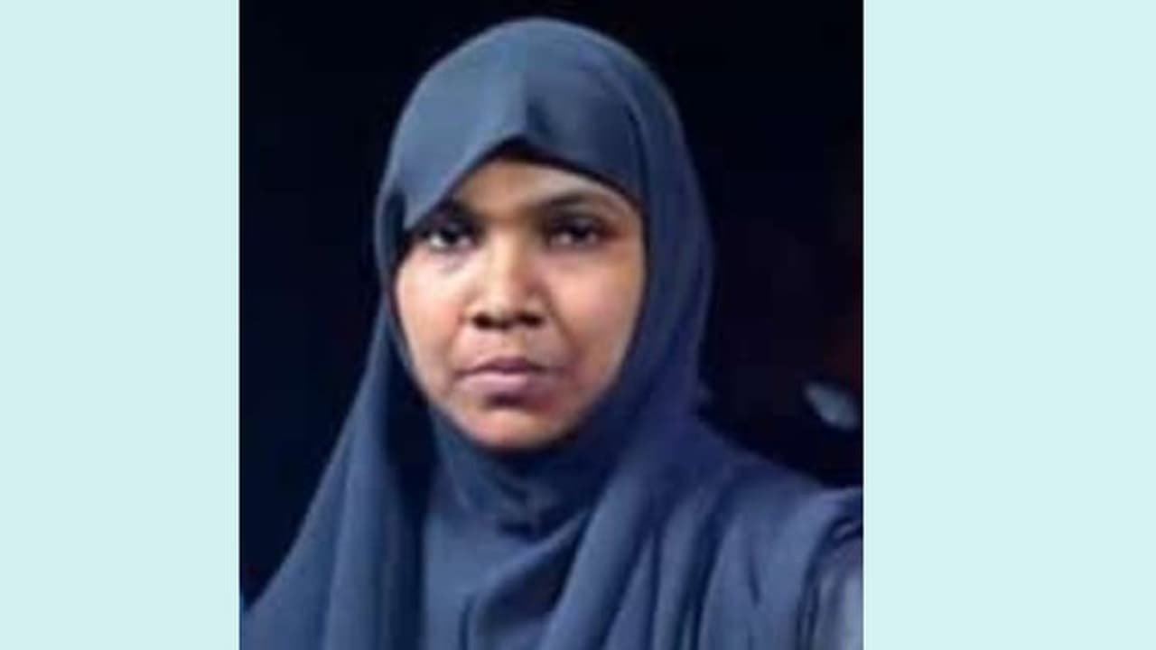 സാനിറ്റൈസര് ഉപയോഗിച്ച് മാലിന്യം കത്തിക്കുന്നതിനിടെ പൊള്ളലേറ്റ വീട്ടമ്മ മരിച്ചു സാനിറ്റൈസര് ഉപയോഗിച്ച് മാലിന്യം കത്തിക്കുന്നതിനിടെ പൊള്ളലേറ്റ വീട്ടമ്മ മരിച്ചു