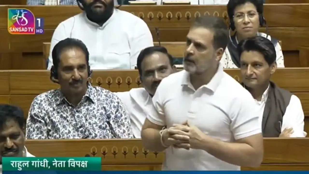 தாமரை வியூகம் உடைத்தெறியப்படும்; அச்சத்தில் ஒன்றிய அமைச்சர்கள்: மக்களவையில் ராகுல் காந்தி பேச்சு!!