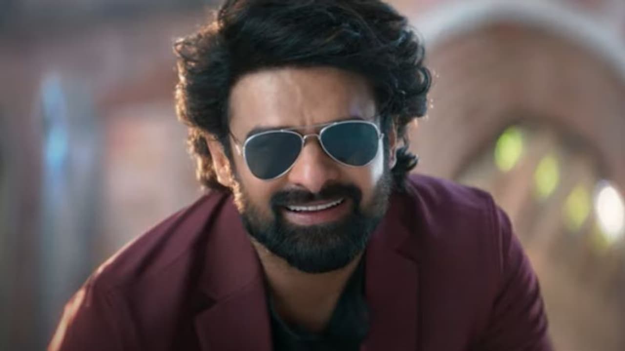 Raja Saab Glimpse: `ది రాజాసాబ్` గ్లింప్స్ అదిరింది.. రిలీజ్ డేట్ ఫైనల్.. ప్రభాస్ కెరీర్లో ఫస్ట్ టైమ్ Raja Saab Glimpse: `ది రాజాసాబ్` గ్లింప్స్ అదిరింది.. రిలీజ్ డేట్ ఫైనల్.. ప్రభాస్ కెరీర్లో ఫస్ట్ టైమ్