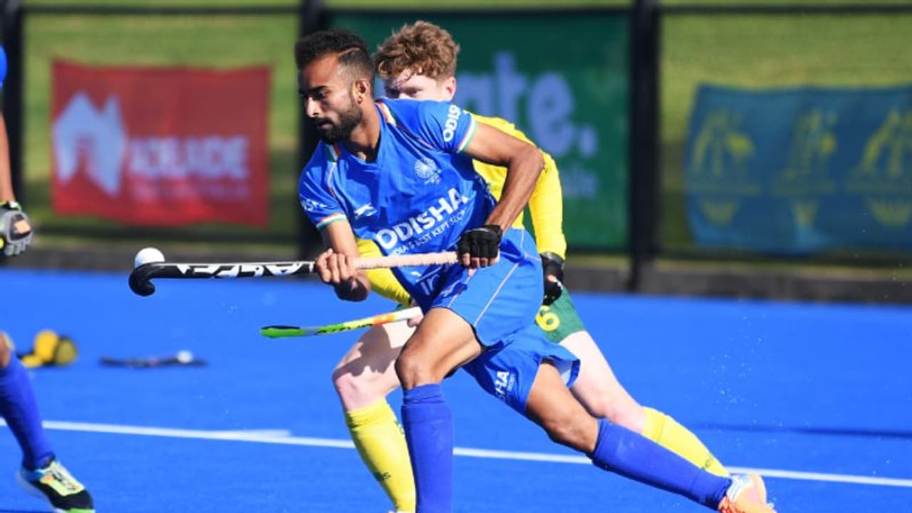 ആറ് വര്ഷം മുമ്പ് ഭാഗികമായി ശരീരം തളര്ന്നു; വീല്ചെയറില് നിന്ന് ഒളിംപിക്സിലേക്കെത്തിയ സുഖ്ജീത്ത് സിംഗ്! ആറ് വര്ഷം മുമ്പ് ഭാഗികമായി ശരീരം തളര്ന്നു; വീല്ചെയറില് നിന്ന് ഒളിംപിക്സിലേക്കെത്തിയ സുഖ്ജീത്ത് സിംഗ്!