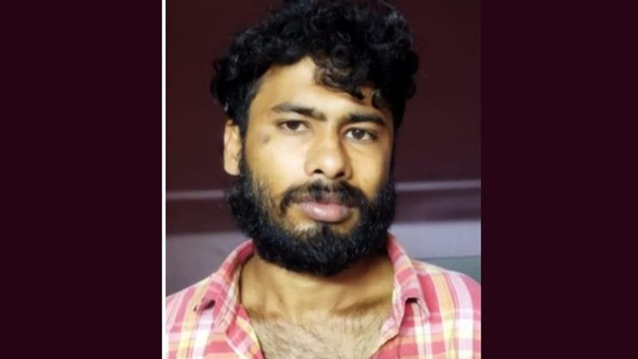 കാപ്പ നിയമപ്രകാരം നാടുകടത്തപ്പെട്ട 27കാരൻ പൊലീസുകാരെ ആക്രമിച്ചു; അറസ്റ്റിലായി കാപ്പ നിയമപ്രകാരം നാടുകടത്തപ്പെട്ട 27കാരൻ പൊലീസുകാരെ ആക്രമിച്ചു; അറസ്റ്റിലായി