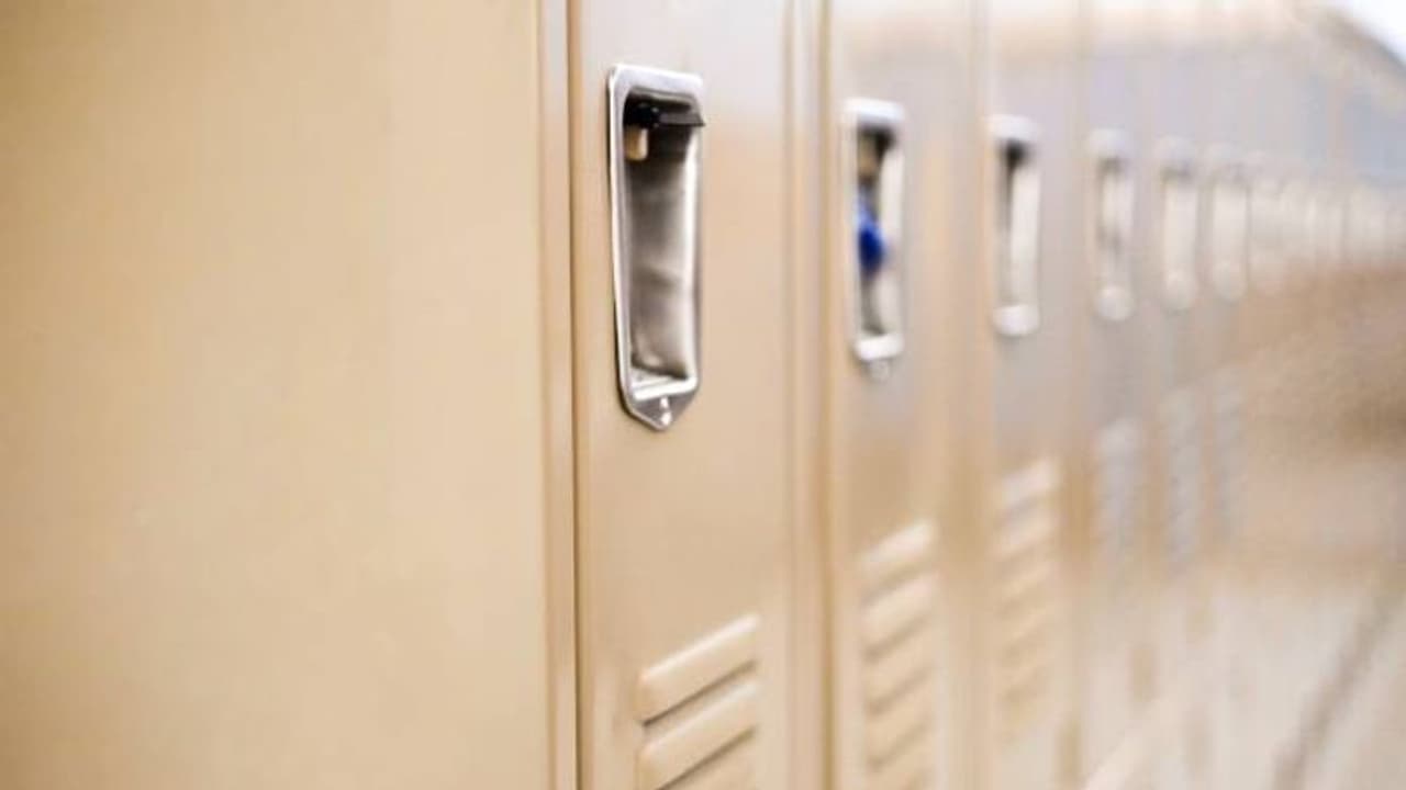 ചൈനയിൽ ചിതാഭസ്മം ലോക്കറിൽ സൂക്ഷിക്കാൻ യുവതിയുടെ പോസ്റ്റ്, ശവസംസ്കാര ചെലവ് വർദ്ധിക്കുന്നത് കാരണം ചൈനയിൽ ചിതാഭസ്മം ലോക്കറിൽ സൂക്ഷിക്കാൻ യുവതിയുടെ പോസ്റ്റ്, ശവസംസ്കാര ചെലവ് വർദ്ധിക്കുന്നത് കാരണം