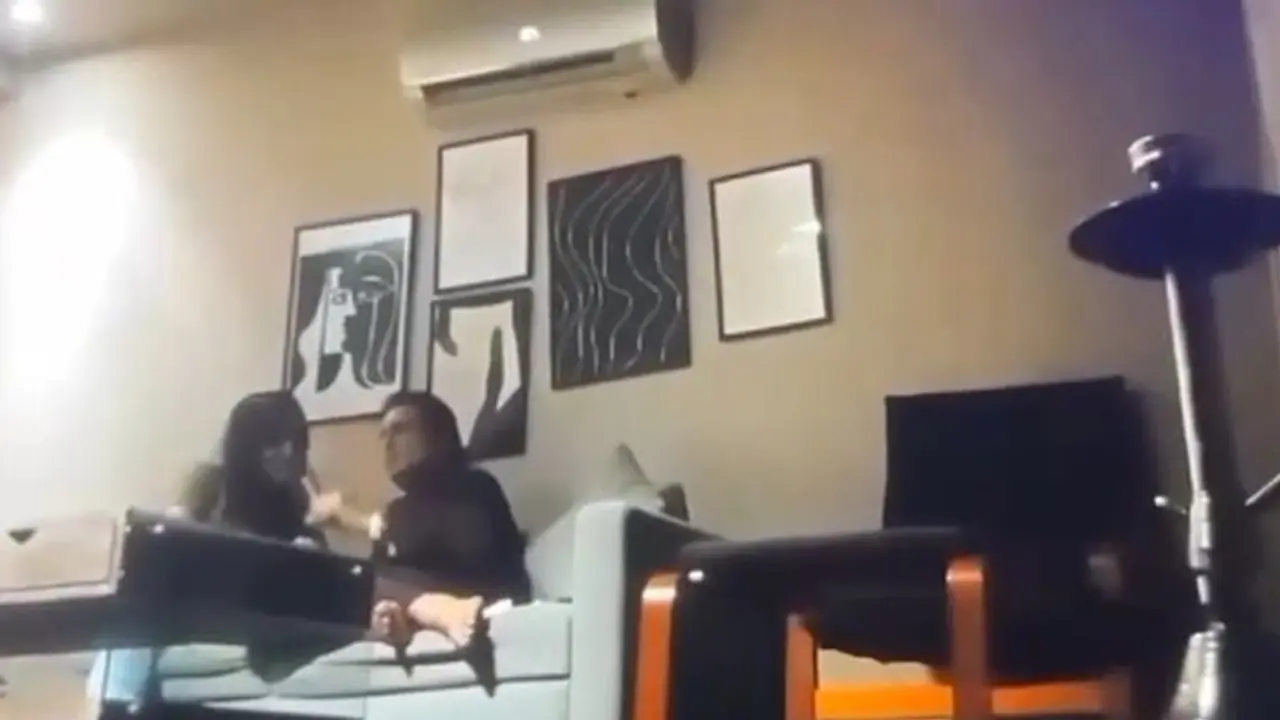 ಚಾನ್ಸ್ ಕೇಳಿ ಬಂದ ಯುವತಿ ಜೊತೆ ನಿರ್ದೇಶಕನ ಮಂಚದಾಟ, ಪಾಠ ಕಲಿಸಲು ವಿಡಿಯೋ ಬಿಡುಗಡೆ! ಚಾನ್ಸ್ ಕೇಳಿ ಬಂದ ಯುವತಿ ಜೊತೆ ನಿರ್ದೇಶಕನ ಮಂಚದಾಟ, ಪಾಠ ಕಲಿಸಲು ವಿಡಿಯೋ ಬಿಡುಗಡೆ!