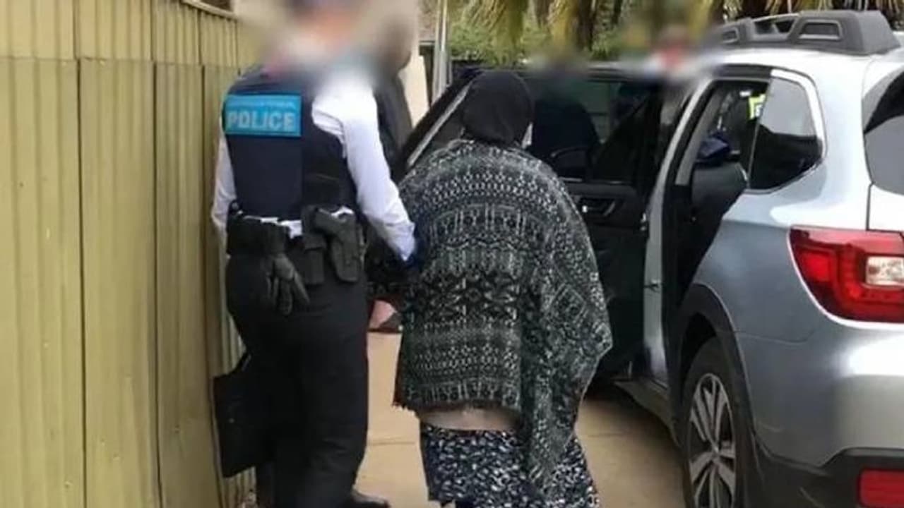 21 കാരിയെ നിർബന്ധിച്ച് വിവാഹം കഴിപ്പിച്ചു, പിന്നാലെ ഭർത്താവ് കൊലപ്പെടുത്തി, അമ്മയ്ക്ക് തടവ് 21 കാരിയെ നിർബന്ധിച്ച് വിവാഹം കഴിപ്പിച്ചു, പിന്നാലെ ഭർത്താവ് കൊലപ്പെടുത്തി, അമ്മയ്ക്ക് തടവ്