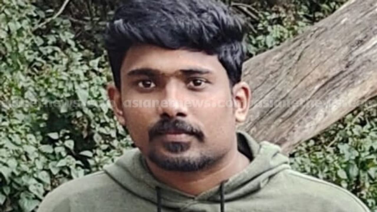 മുണ്ടക്കൈയിൽ ബന്ധുവീട്ടിൽ വിരുന്ന് പോയി, രാത്രി 12 മണിക്ക് അമ്മയെ വിളിച്ചു; ജസ്റ്റിനെ കാണാനില്ല