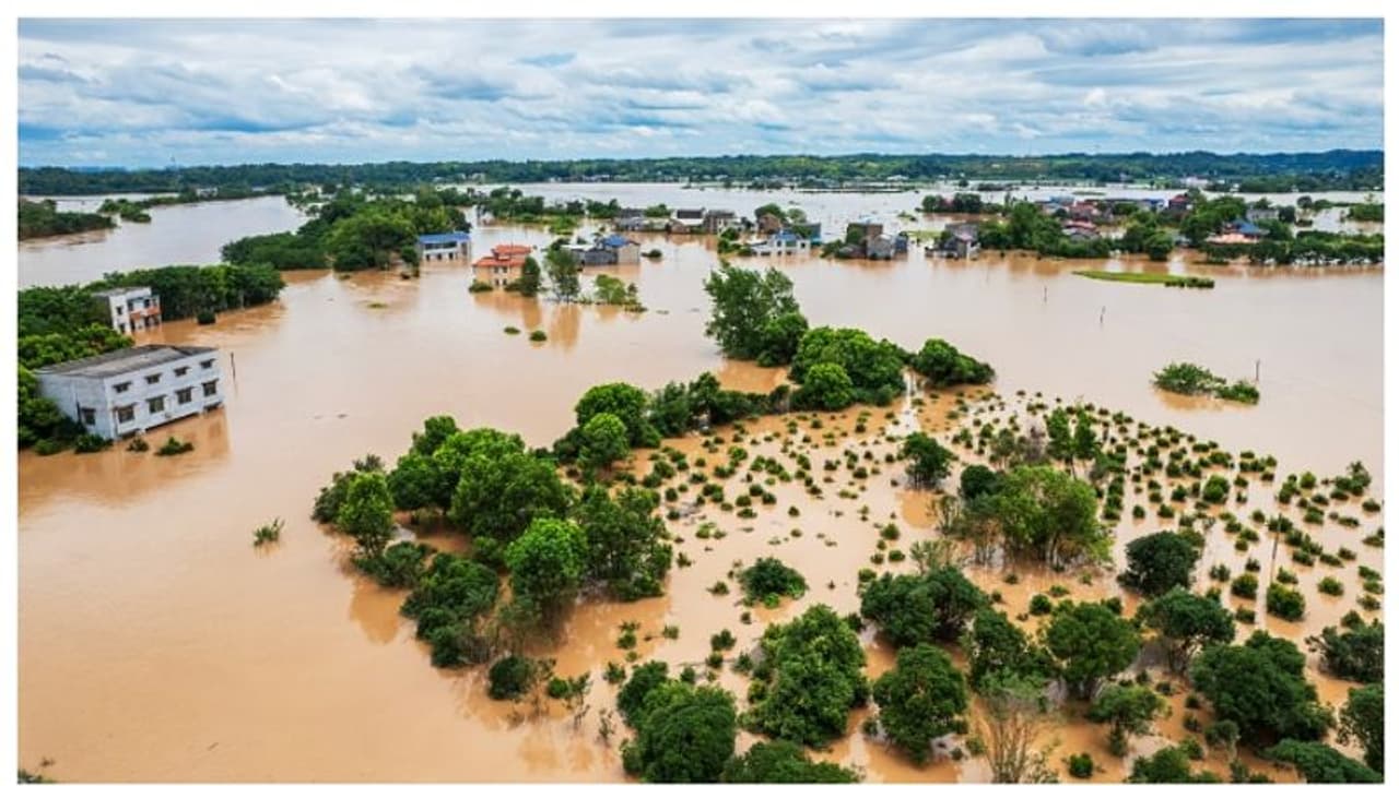 செப்டம்பரில் மீண்டும் நிலச்சரிவு.. வெள்ளம் வரும்.. லா நினா பற்றி எச்சரித்த இந்திய வானிலை மையம்!