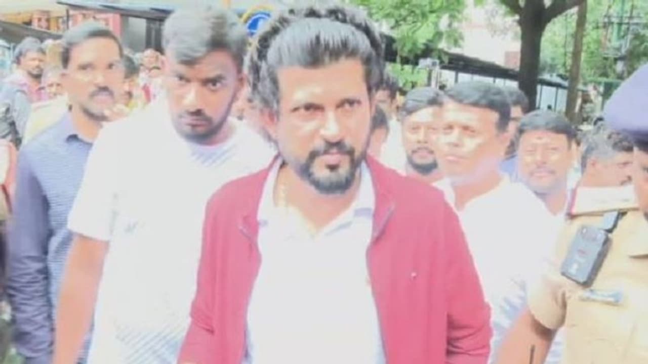 ಪೊಲೀಸ್ ಇಲಾಖೆಯಲ್ಲಿ ಸಲಿಂಗಕಾಮಿ ಇದ್ದಾರಾ? ಪುನೀತ್ ಕೆರೆಹಳ್ಳಿಗೆ ಟಾರ್ಚರ್ ಮಾಡಿದ್ದಕ್ಕೆ ಪ್ರತಾಪ್ ಸಿಂಹ ಪ್ರಶ್ನೆ! ಪೊಲೀಸ್ ಇಲಾಖೆಯಲ್ಲಿ ಸಲಿಂಗಕಾಮಿ ಇದ್ದಾರಾ? ಪುನೀತ್ ಕೆರೆಹಳ್ಳಿಗೆ ಟಾರ್ಚರ್ ಮಾಡಿದ್ದಕ್ಕೆ ಪ್ರತಾಪ್ ಸಿಂಹ ಪ್ರಶ್ನೆ!