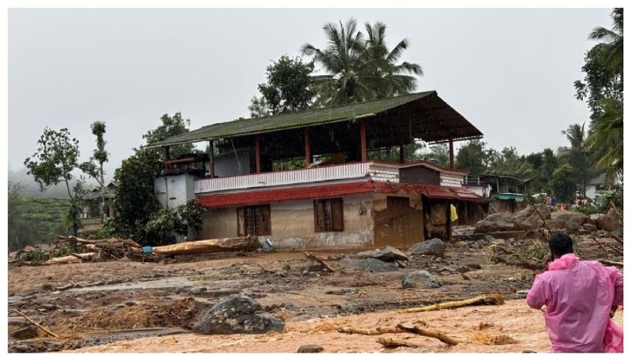 Dark Tourism |மக்களே பேரிடர் பகுதிக்கு வர வேண்டாம்! 'டார்க் டூரிசம்' ஆக அறிவித்து கேரளா காவல்துறை எச்சரிக்கை!!