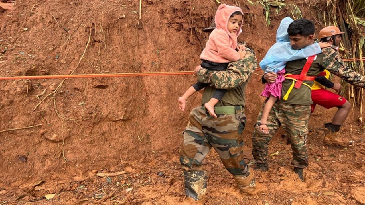 മരണസംഖ്യ ഉയരുന്നു; 240 പേർ കാണാമറയത്ത്, പാറക്കല്ലുകളും ചെളിയും നിറഞ്ഞ വീടുകളിൽ നിരവധി പേർ കുടുങ്ങിയതായി സംശയം മരണസംഖ്യ ഉയരുന്നു; 240 പേർ കാണാമറയത്ത്, പാറക്കല്ലുകളും ചെളിയും നിറഞ്ഞ വീടുകളിൽ നിരവധി പേർ കുടുങ്ങിയതായി സംശയം
