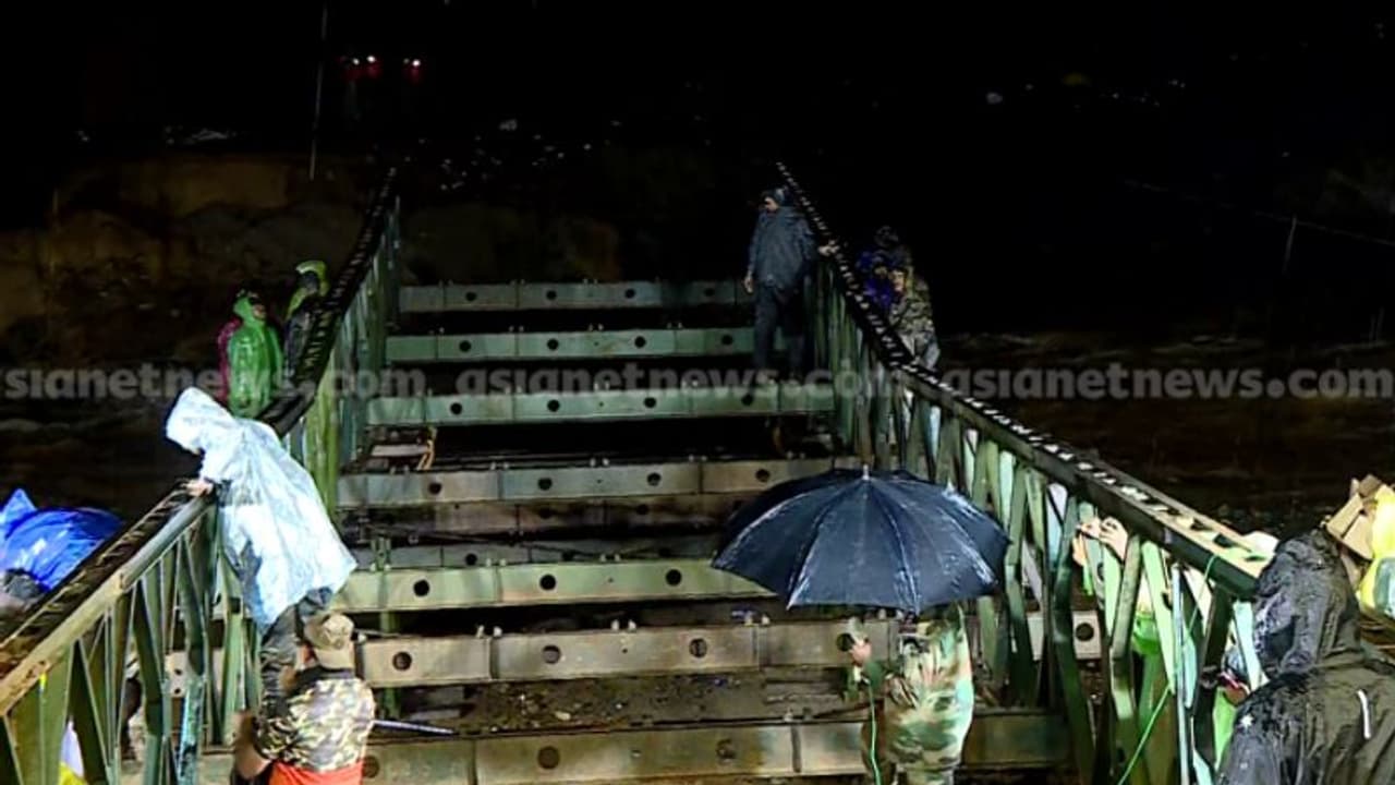 ദുരന്തമുഖത്ത് രാത്രിയിലും ബെയ്ലി പാലത്തിൻ്റെ നിര്മ്മാണം തുടര്ന്ന് സൈന്യം; നാളെ മുണ്ടക്കൈയെ ബന്ധിപ്പിക്കും ദുരന്തമുഖത്ത് രാത്രിയിലും ബെയ്ലി പാലത്തിൻ്റെ നിര്മ്മാണം തുടര്ന്ന് സൈന്യം; നാളെ മുണ്ടക്കൈയെ ബന്ധിപ്പിക്കും