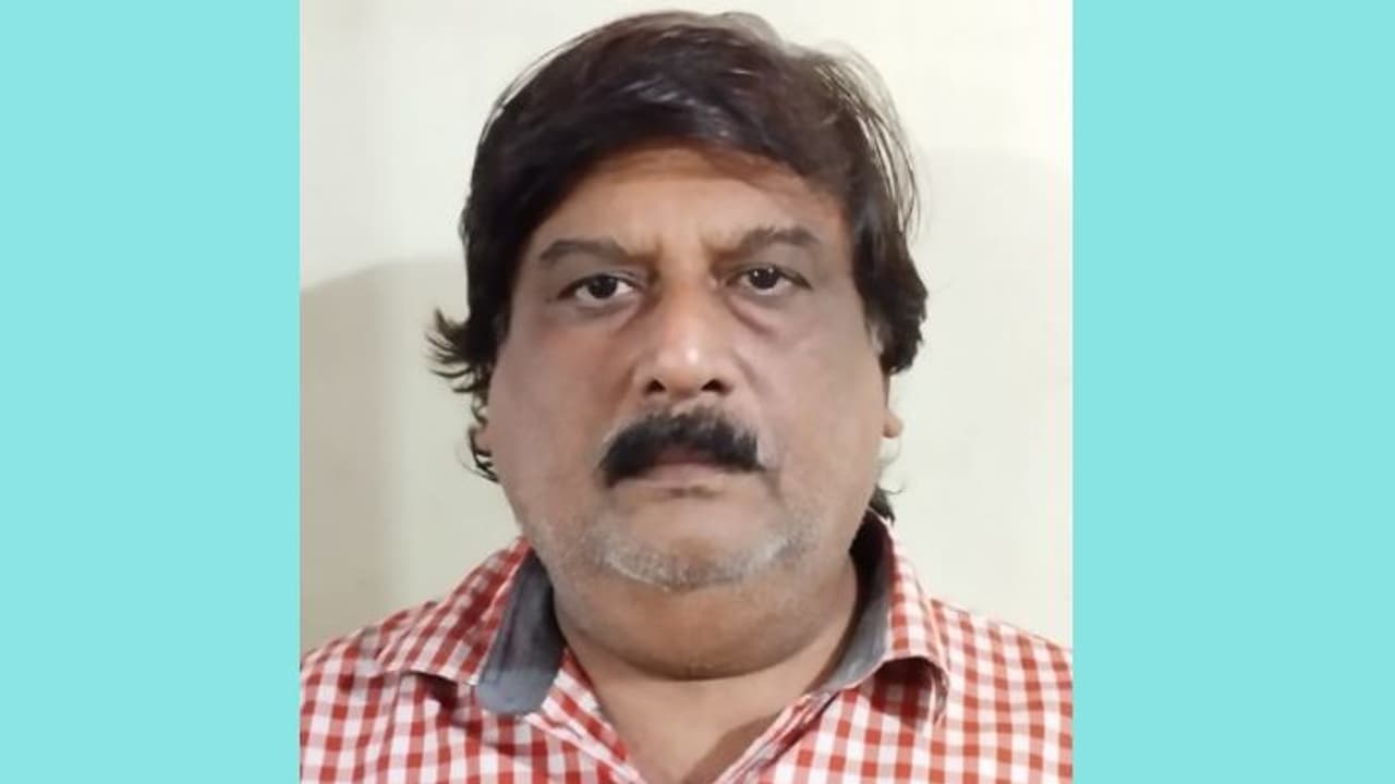 ലിഫ്റ്റ് നിർമിക്കാമെന്ന് പറഞ്ഞ് 1.95 ലക്ഷം രൂപ തട്ടിയെടുത്തു, 11 വർഷമായി ഒളിവിൽ കഴിഞ്ഞിരുന്ന പ്രതി പിടിയിൽ ലിഫ്റ്റ് നിർമിക്കാമെന്ന് പറഞ്ഞ് 1.95 ലക്ഷം രൂപ തട്ടിയെടുത്തു, 11 വർഷമായി ഒളിവിൽ കഴിഞ്ഞിരുന്ന പ്രതി പിടിയിൽ