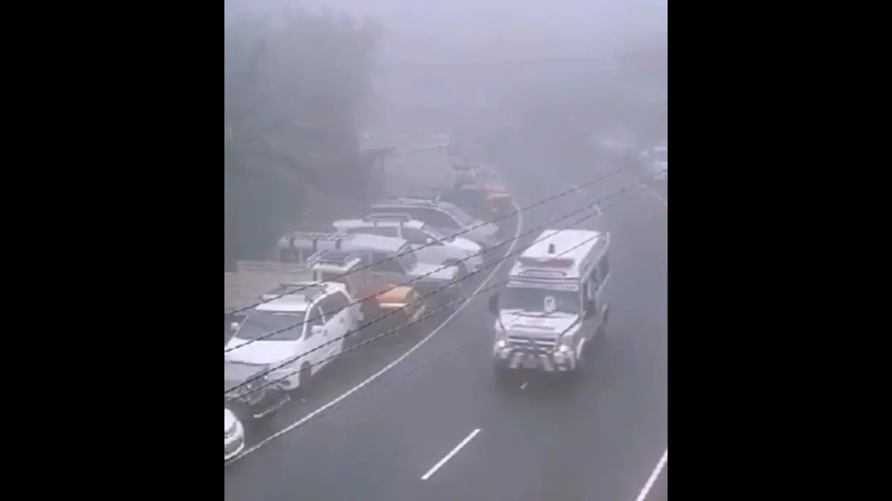 ಅಪ್ರಾಪ್ತೆ ಮೇಲೆ ಆಂಬುಲೆನ್ಸ್ನಲ್ಲಿ ಬಲಾತ್ಕಾರ: ಬಾಲಕಿಯ ಅಕ್ಕ ಭಾವನಿಂದಲೇ ಆರೋಪಿಗೆ ಸಹಾಯ ಅಪ್ರಾಪ್ತೆ ಮೇಲೆ ಆಂಬುಲೆನ್ಸ್ನಲ್ಲಿ ಬಲಾತ್ಕಾರ: ಬಾಲಕಿಯ ಅಕ್ಕ ಭಾವನಿಂದಲೇ ಆರೋಪಿಗೆ ಸಹಾಯ