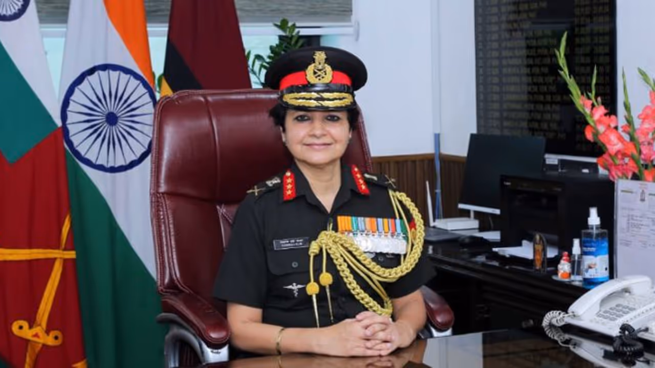 കരസേനയുടെ മെഡിക്കൽ സർവ്വീസ് തലപ്പത്തേക്ക് ആദ്യമായി എത്തുന്ന വനിതയായി ലഫ്റ്റനന്റ് ജനറൽ സാധന സക്സേന നായർ കരസേനയുടെ മെഡിക്കൽ സർവ്വീസ് തലപ്പത്തേക്ക് ആദ്യമായി എത്തുന്ന വനിതയായി ലഫ്റ്റനന്റ് ജനറൽ സാധന സക്സേന നായർ