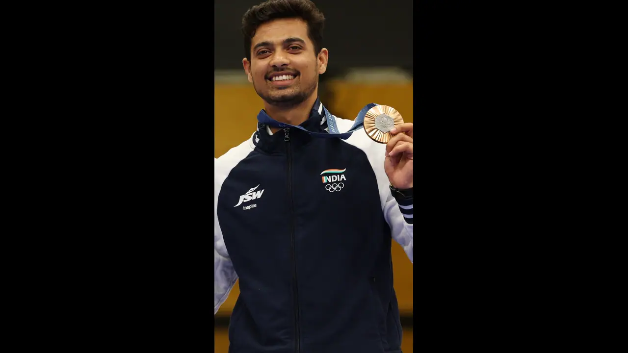 Olympics 2024: வெண்கலம் வென்ற ஸ்வப்னில் குசலேவுக்கு ரூ.1 கோடி பரிசுத் தொகை – மகாராஷ்டிரா முதல்வர் அறிவிப்பு! Olympics 2024: வெண்கலம் வென்ற ஸ்வப்னில் குசலேவுக்கு ரூ.1 கோடி பரிசுத் தொகை – மகாராஷ்டிரா முதல்வர் அறிவிப்பு!