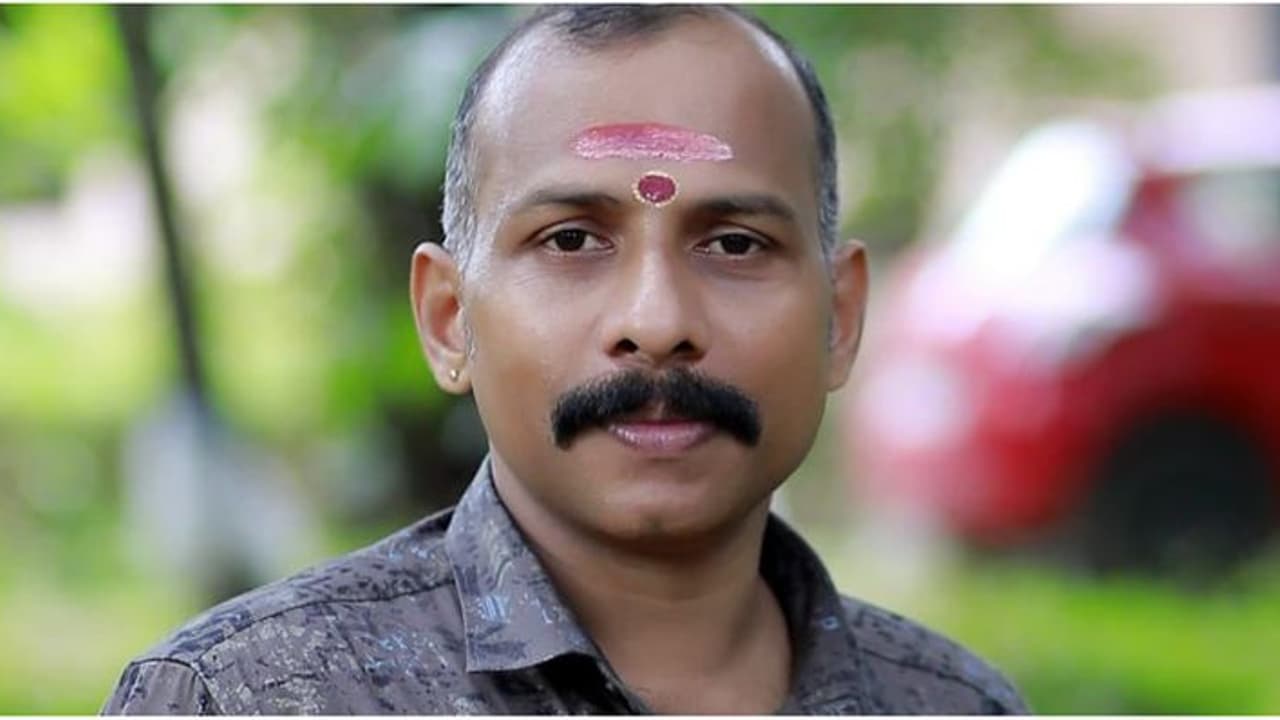 മുഖ്യമന്ത്രിയുടെ ദുരിതാശ്വാസ നിധിയിലേക്ക് സംഭാവന നൽകരുതെന്ന് പ്രചരിപ്പിച്ച ശ്രീജിത്ത് പന്തളത്തിനെതിരെ കേസ് മുഖ്യമന്ത്രിയുടെ ദുരിതാശ്വാസ നിധിയിലേക്ക് സംഭാവന നൽകരുതെന്ന് പ്രചരിപ്പിച്ച ശ്രീജിത്ത് പന്തളത്തിനെതിരെ കേസ്