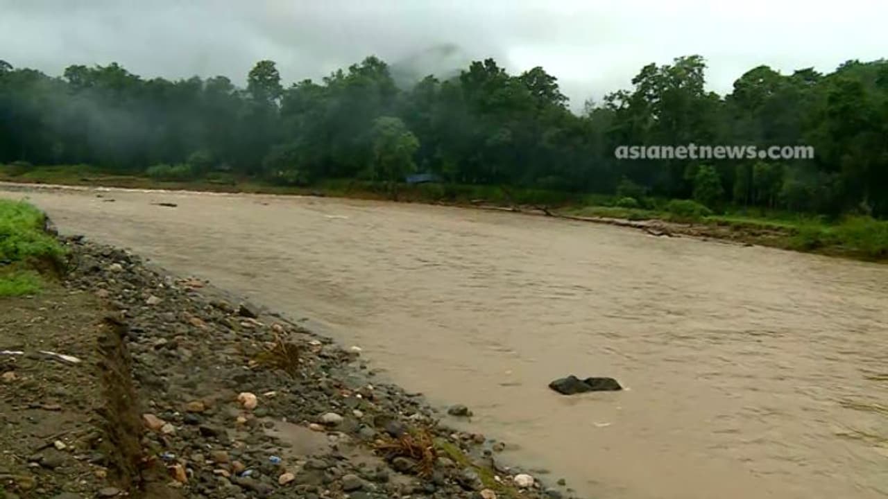 വയനാട് ദുരന്തം: കാണാതായവരെ കണ്ടെത്താൻ സഹായം തേടി പൊലീസ്; അടിയന്തരമായി മുങ്ങൽ വിദഗ്ദ്ധരുടെ സേവനം വേണം വയനാട് ദുരന്തം: കാണാതായവരെ കണ്ടെത്താൻ സഹായം തേടി പൊലീസ്; അടിയന്തരമായി മുങ്ങൽ വിദഗ്ദ്ധരുടെ സേവനം വേണം