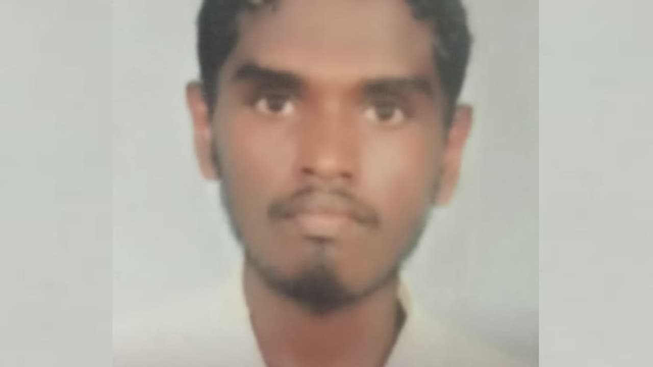 പാടശേഖരത്തിലെ വെള്ളക്കെട്ടില് വീണ് യുവാവിന് ദാരുണാന്ത്യം പാടശേഖരത്തിലെ വെള്ളക്കെട്ടില് വീണ് യുവാവിന് ദാരുണാന്ത്യം