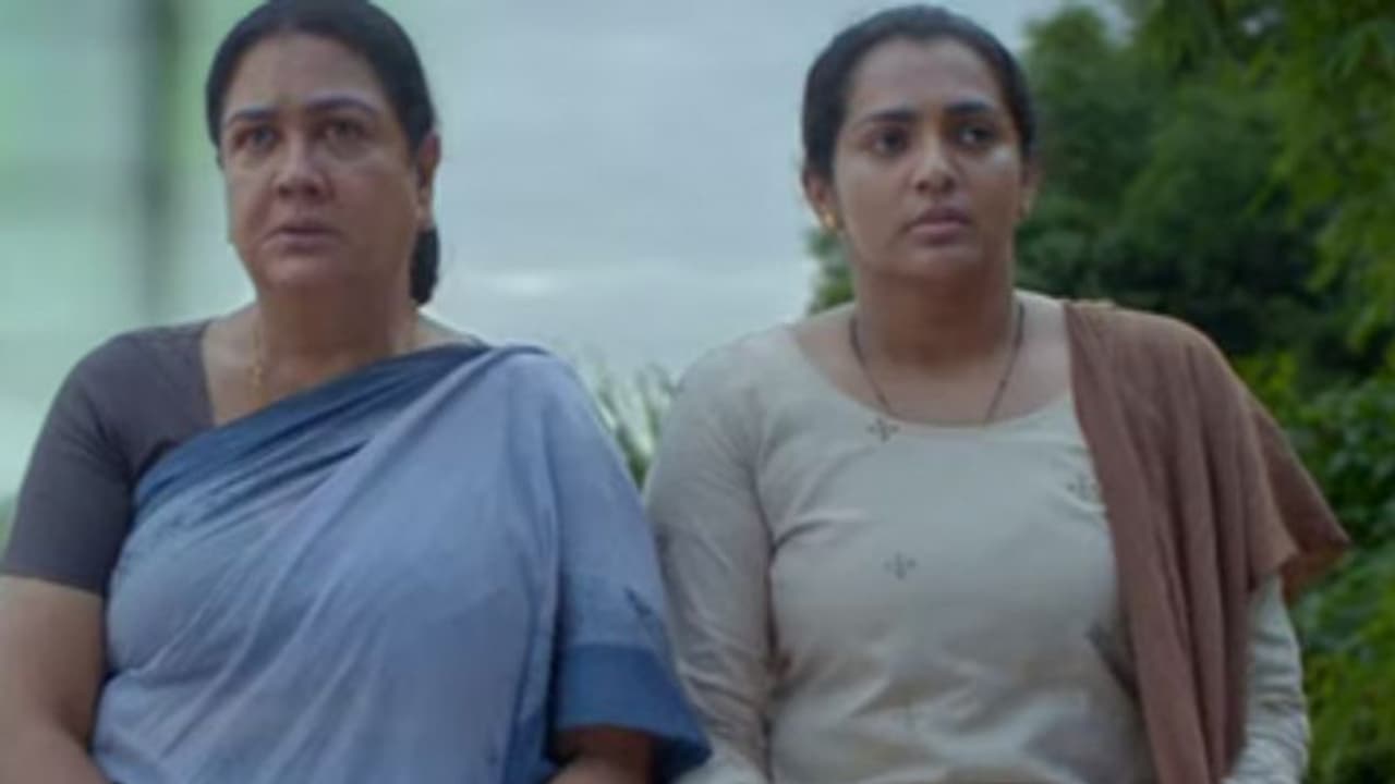 കളക്ഷനില് ക്ലിക്കായോ ഉര്വശിയുടെ ഉള്ളൊഴുക്ക്?, ഒടിടിയില് പ്രദര്ശനത്തിനെത്തി കളക്ഷനില് ക്ലിക്കായോ ഉര്വശിയുടെ ഉള്ളൊഴുക്ക്?, ഒടിടിയില് പ്രദര്ശനത്തിനെത്തി