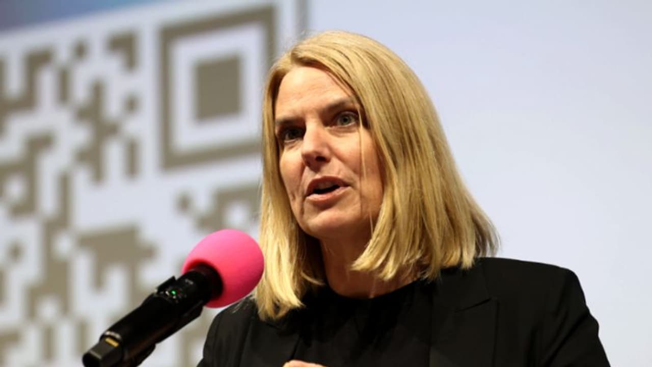 കമ്പനിയുടെ ചെലവിൽ ആഡംബര ജീവിതം; ഈ സിഇഒയുടെ പണി തെറിക്കുമോ? കമ്പനിയുടെ ചെലവിൽ ആഡംബര ജീവിതം; ഈ സിഇഒയുടെ പണി തെറിക്കുമോ?