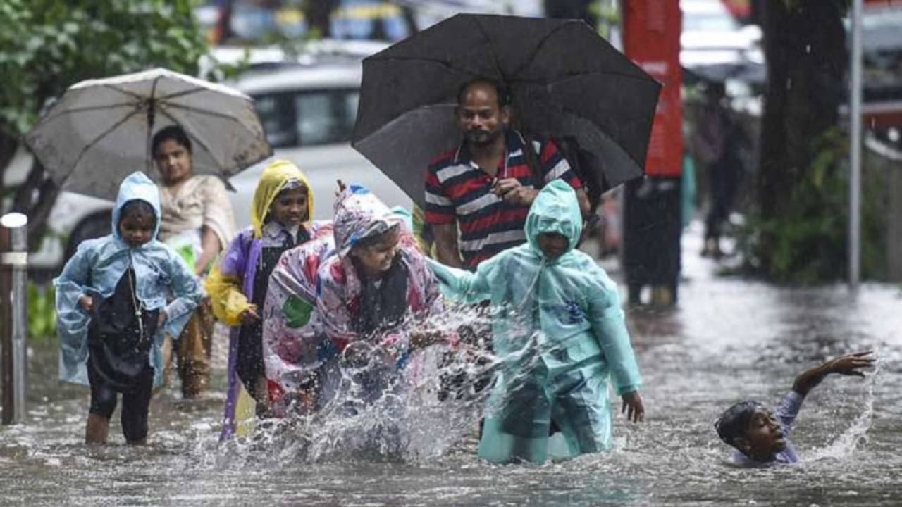 Weather alert: IMD issues orange alert for heavy rains in THESE 11 states Weather alert: IMD issues orange alert for heavy rains in THESE 11 states