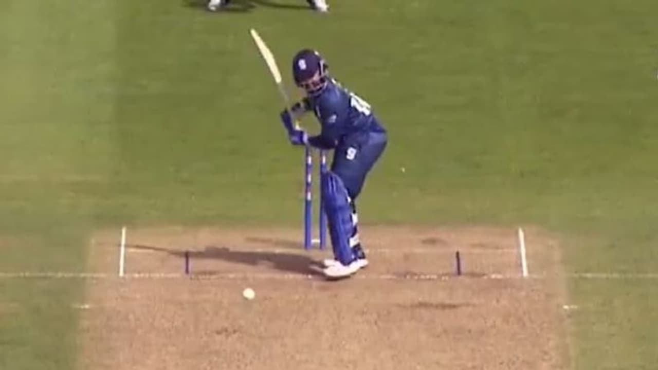 ഇംഗ്ലണ്ട് വണ് ഡേ കപ്പില് ബാറ്റിംഗ് വെടിക്കെട്ടുമായി പൃഥ്വി ഷാ, സെഞ്ചുറി നഷ്ടമായത് 3 റണ്സിന് ഇംഗ്ലണ്ട് വണ് ഡേ കപ്പില് ബാറ്റിംഗ് വെടിക്കെട്ടുമായി പൃഥ്വി ഷാ, സെഞ്ചുറി നഷ്ടമായത് 3 റണ്സിന്