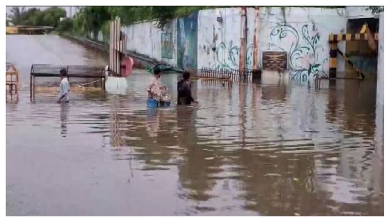 ഹിമാചൽ പ്രദേശിലെ ഉരുൾപൊട്ടലിൽ 8 മരണം; മണ്ണിൽ പുതഞ്ഞവരെ കണ്ടെത്താൻ ശ്രമം തുടരുന്നു; ഉത്തരാഖണ്ഡിലും ദുരിതം ഹിമാചൽ പ്രദേശിലെ ഉരുൾപൊട്ടലിൽ 8 മരണം; മണ്ണിൽ പുതഞ്ഞവരെ കണ്ടെത്താൻ ശ്രമം തുടരുന്നു; ഉത്തരാഖണ്ഡിലും ദുരിതം