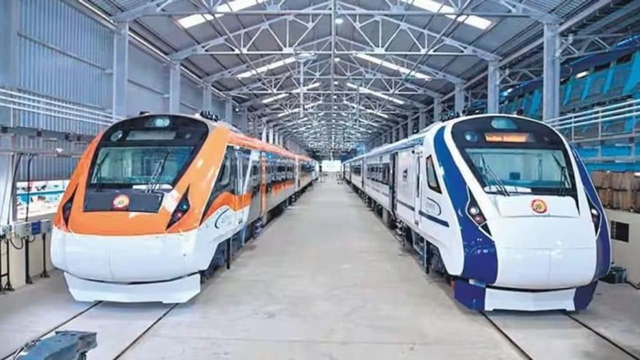 100 கி.மீ. வேகம்; எக்கச்சக்க வசதிகளுடன் சென்னை காட்பாடியில் சீறிப்பாய்ந்த வந்தே மெட்ரோ ரயில் 100 கி.மீ. வேகம்; எக்கச்சக்க வசதிகளுடன் சென்னை காட்பாடியில் சீறிப்பாய்ந்த வந்தே மெட்ரோ ரயில்