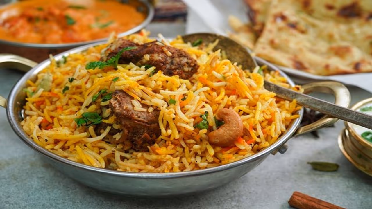 ದೇಶದಲ್ಲಿ ಗರಿಷ್ಠ ಆರ್ಡರ್‌ ಮಾಡುವ ಫುಡ್‌ ಪಟ್ಟಿಯಲ್ಲಿ ಮೂರನೇ ಸ್ಥಾನಕ್ಕೆ ಕುಸಿದ ಮಟನ್‌ ಬಿರಿಯಾನಿ!