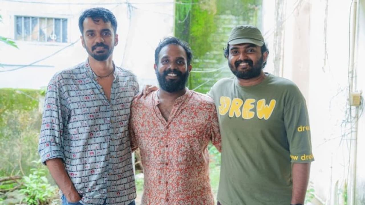 നിര്മ്മാണം ടൊവിനോ, ബേസില് നായകന്; 'മരണമാസ്' ആരംഭിച്ചു നിര്മ്മാണം ടൊവിനോ, ബേസില് നായകന്; 'മരണമാസ്' ആരംഭിച്ചു