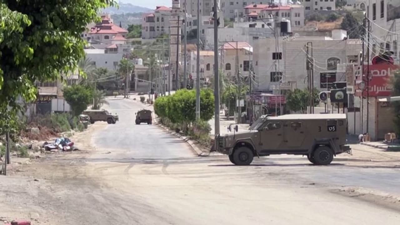 ഗാസയിൽ സ്കൂളിന് നേരെ ഇസ്രായേലിന്റെ ബോംബ് ആക്രമണം; 15 പേര് കൊല്ലപ്പെട്ടു, സ്കൂള് പൂര്ണമായും തകര്ന്നു ഗാസയിൽ സ്കൂളിന് നേരെ ഇസ്രായേലിന്റെ ബോംബ് ആക്രമണം; 15 പേര് കൊല്ലപ്പെട്ടു, സ്കൂള് പൂര്ണമായും തകര്ന്നു