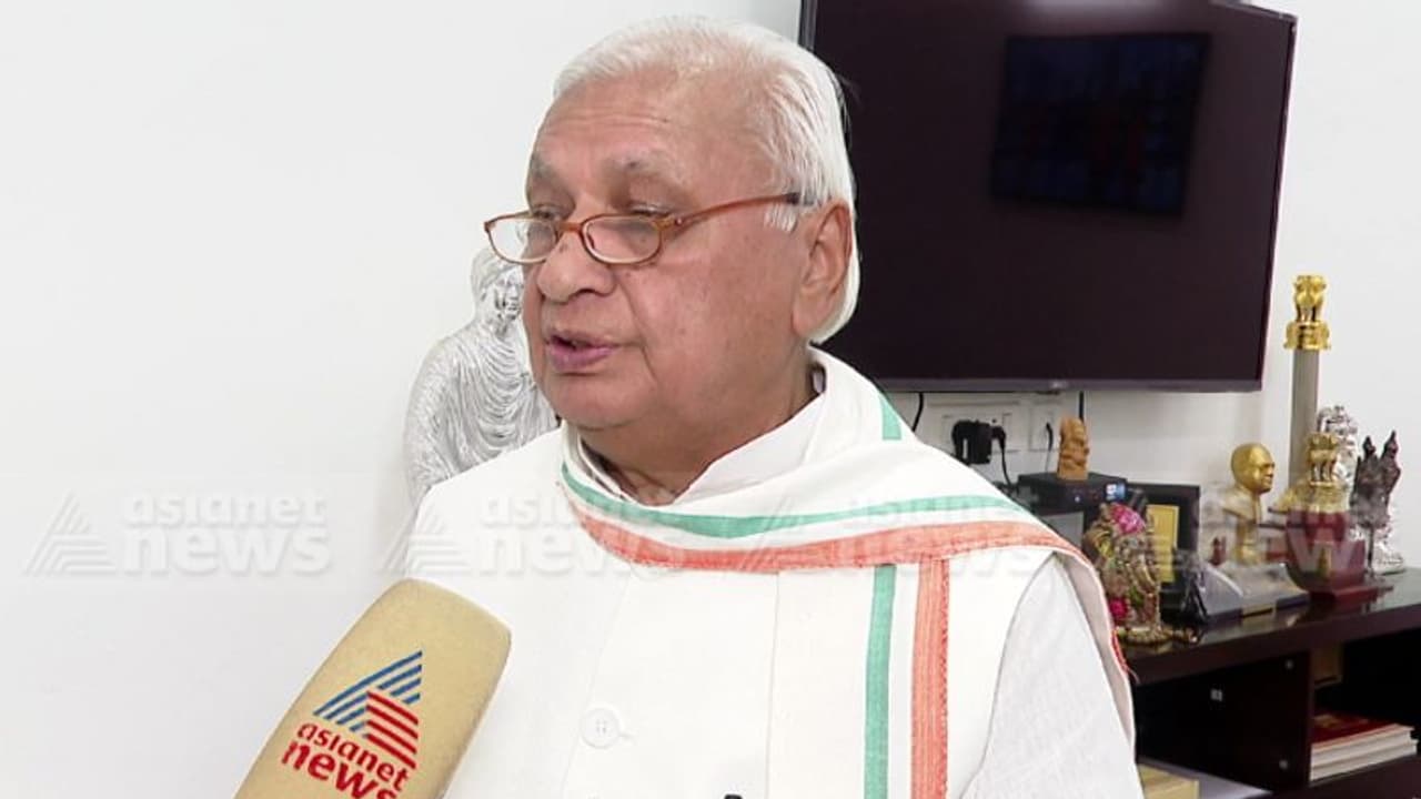 ക്രിസ്മസ് ആഘോഷങ്ങൾക്ക് നേരെയുള്ള ആക്രമണം ശ്രദ്ധയിൽപ്പെട്ടിട്ടില്ല, ആഘോഷിക്കാൻ എല്ലാവർക്കും അവകാശമുണ്ട്: ഗവർണർ ക്രിസ്മസ് ആഘോഷങ്ങൾക്ക് നേരെയുള്ള ആക്രമണം ശ്രദ്ധയിൽപ്പെട്ടിട്ടില്ല, ആഘോഷിക്കാൻ എല്ലാവർക്കും അവകാശമുണ്ട്: ഗവർണർ