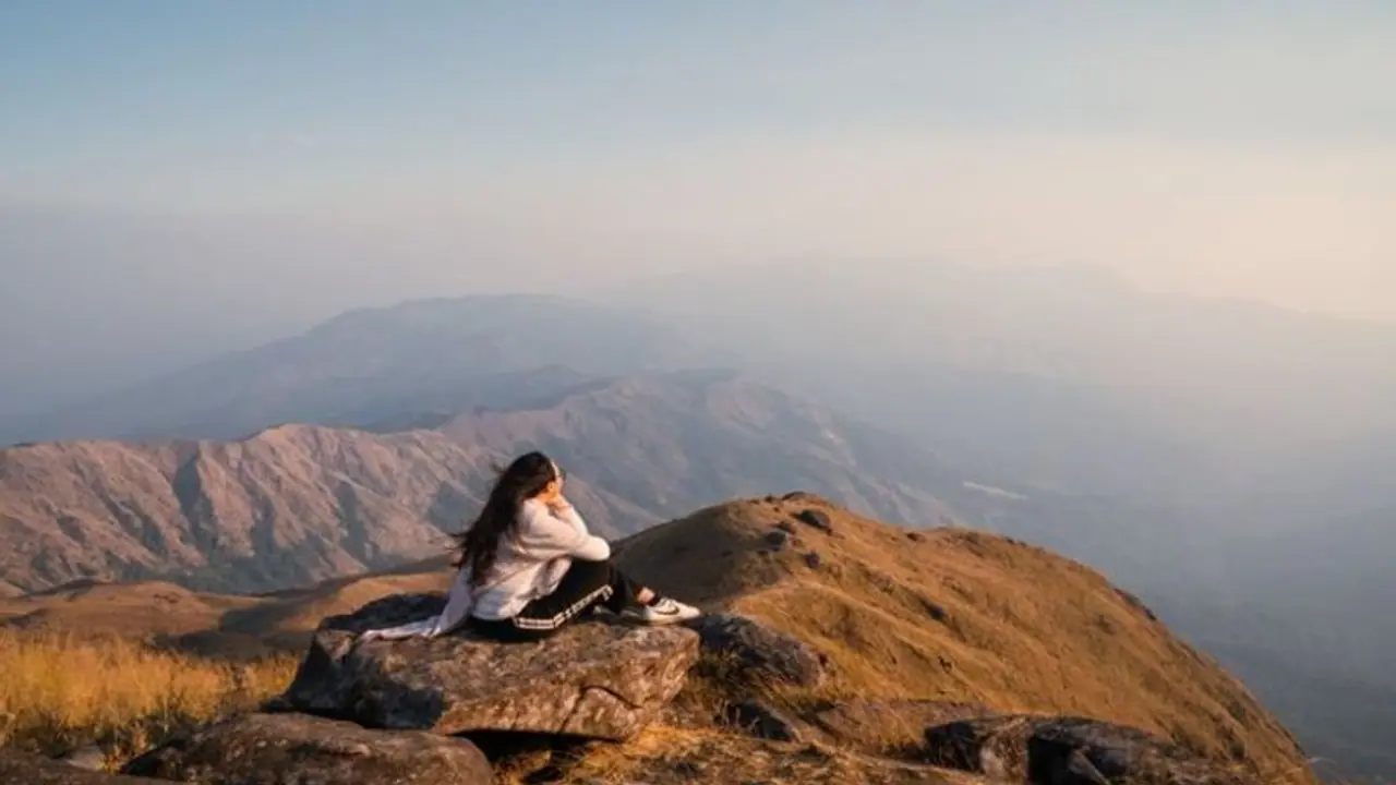 बारिश में घूमें ये 5 प्लेस (Top places to visit in August 2024) बारिश में घूमें ये 5 प्लेस (Top places to visit in August 2024)