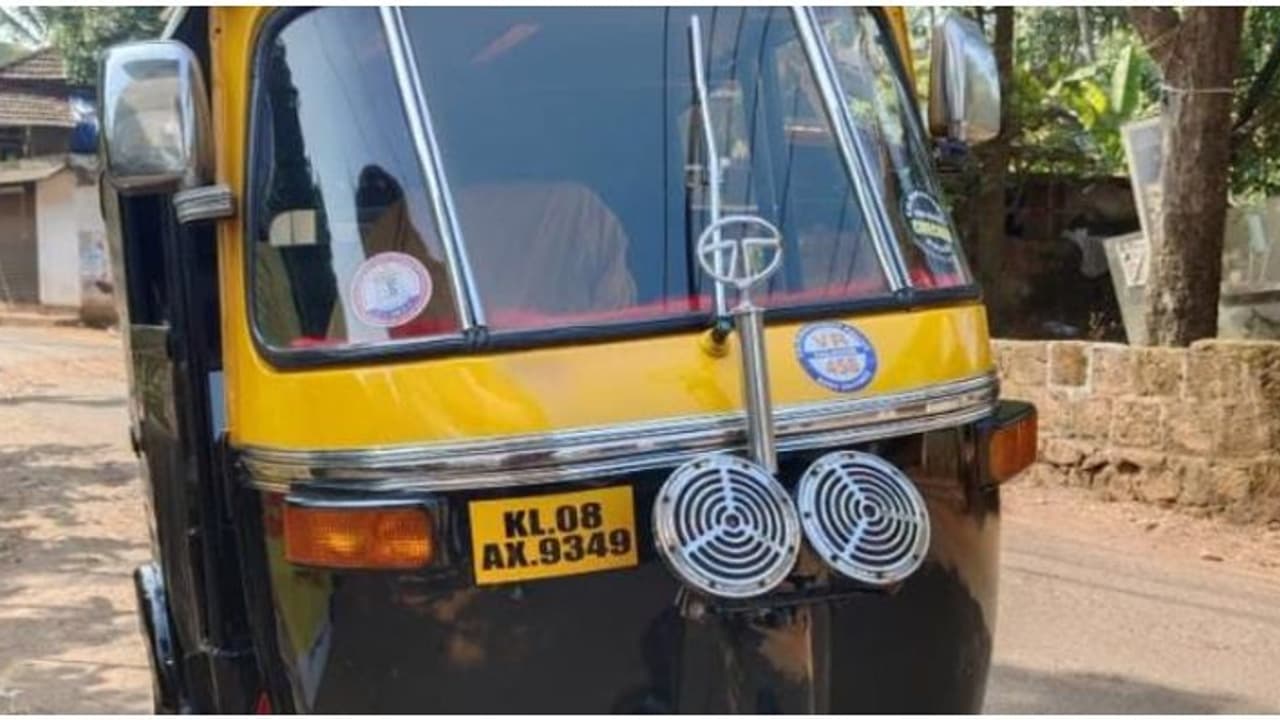 മകന്‍റെ ശസ്ത്രക്രിയക്കായി മെഡിക്കൽ കോളജിൽ; പാര്‍ക്ക് ചെയ്തിരുന്ന ഓട്ടോറിക്ഷ രാത്രിയിൽ മോഷണം പോയി, പരാതി