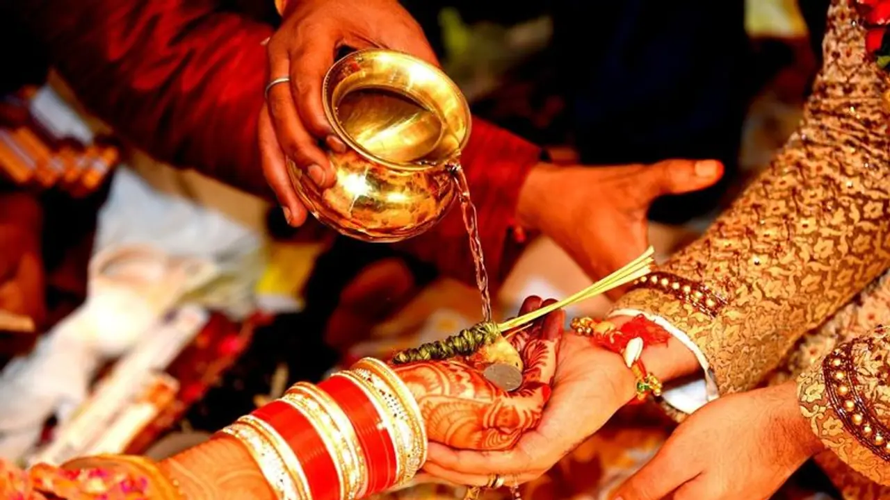 ಮದುವೆಯಾದ್ರೆ ಕೇಂದ್ರದಿಂದ 2.5 ಲಕ್ಷ ರೂಪಾಯಿ ಪ್ರೋತ್ಸಾಹ ಧನ, ಈ ಯೋಜನೆ ಬಗ್ಗೆ ಮಾಹಿತಿ ಗೊತ್ತಾ?