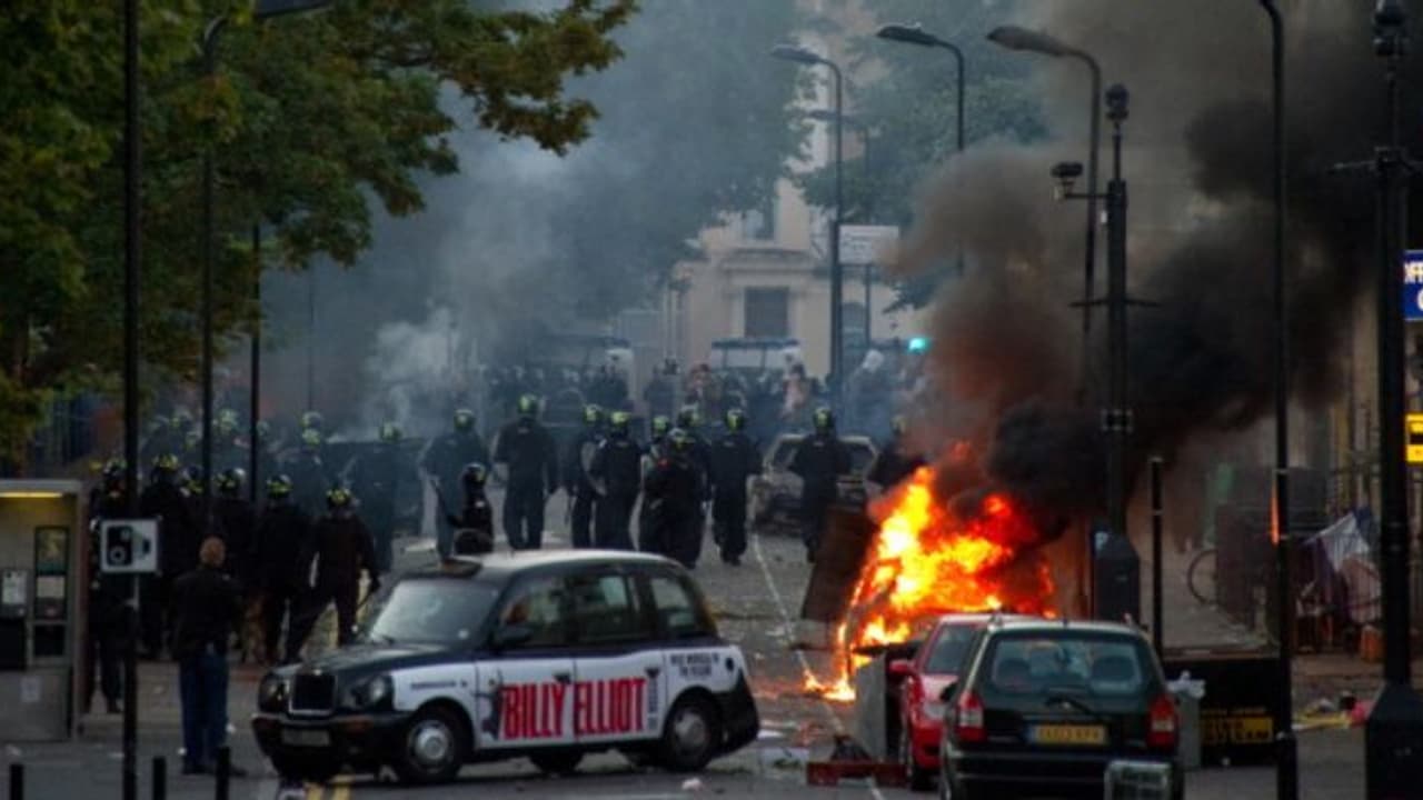 ബ്രിട്ടനിൽ 13 വർഷത്തിനിടയിലെ ഏറ്റവും രൂക്ഷമായ കലാപം; കുടിയേറ്റവിരുദ്ധ പ്രതിഷേധം പടരാൻ കാരണം വ്യാജപ്രചാരണം ബ്രിട്ടനിൽ 13 വർഷത്തിനിടയിലെ ഏറ്റവും രൂക്ഷമായ കലാപം; കുടിയേറ്റവിരുദ്ധ പ്രതിഷേധം പടരാൻ കാരണം വ്യാജപ്രചാരണം