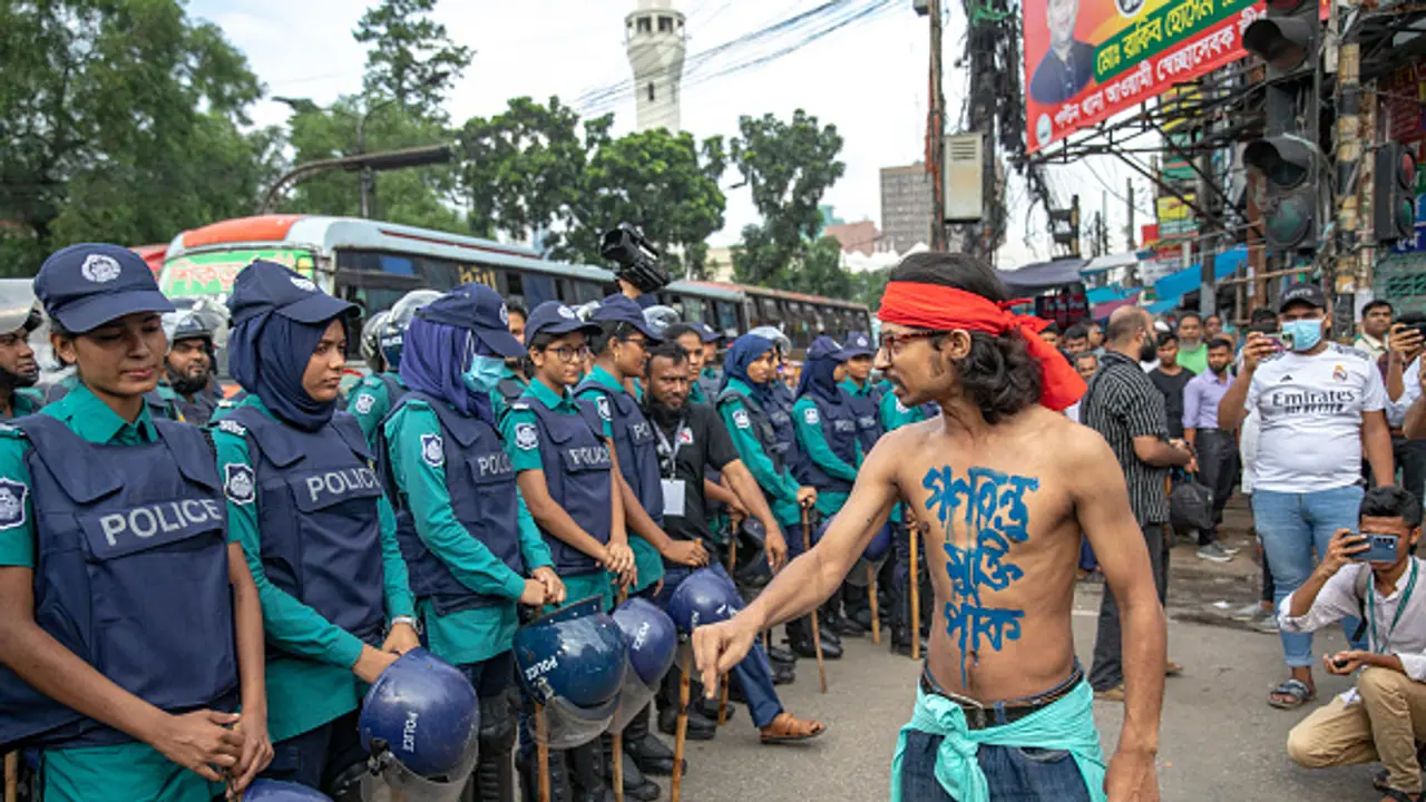 India advises 'extreme caution' for its nationals in Bangladesh amidst violent protests; check details India advises 'extreme caution' for its nationals in Bangladesh amidst violent protests; check details