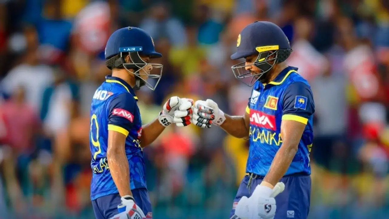 அவிஷ்கா ஃபெர்னாண்டோ, கமிந்து மெண்டிஸ் காம்போவில் இலங்கை 240 ரன்கள் குவிப்பு – தமிழக வீரர் வாஷிக்கு 3 விக்கெட்! அவிஷ்கா ஃபெர்னாண்டோ, கமிந்து மெண்டிஸ் காம்போவில் இலங்கை 240 ரன்கள் குவிப்பு – தமிழக வீரர் வாஷிக்கு 3 விக்கெட்!