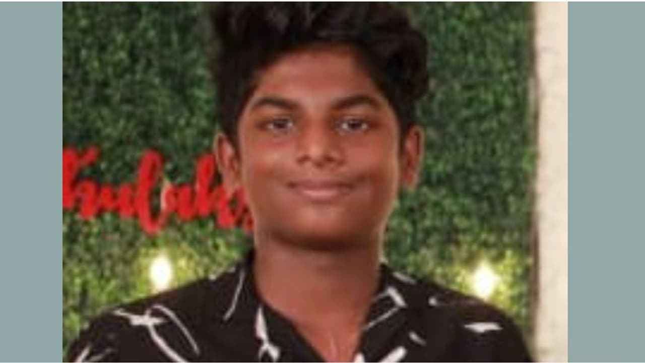 ക്ഷേത്രക്കുളത്തിൽ നീന്തുന്നതിനിടെ പ്ലസ് വൺ വിദ്യാർഥിക്ക് ദാരുണാന്ത്യം ക്ഷേത്രക്കുളത്തിൽ നീന്തുന്നതിനിടെ പ്ലസ് വൺ വിദ്യാർഥിക്ക് ദാരുണാന്ത്യം