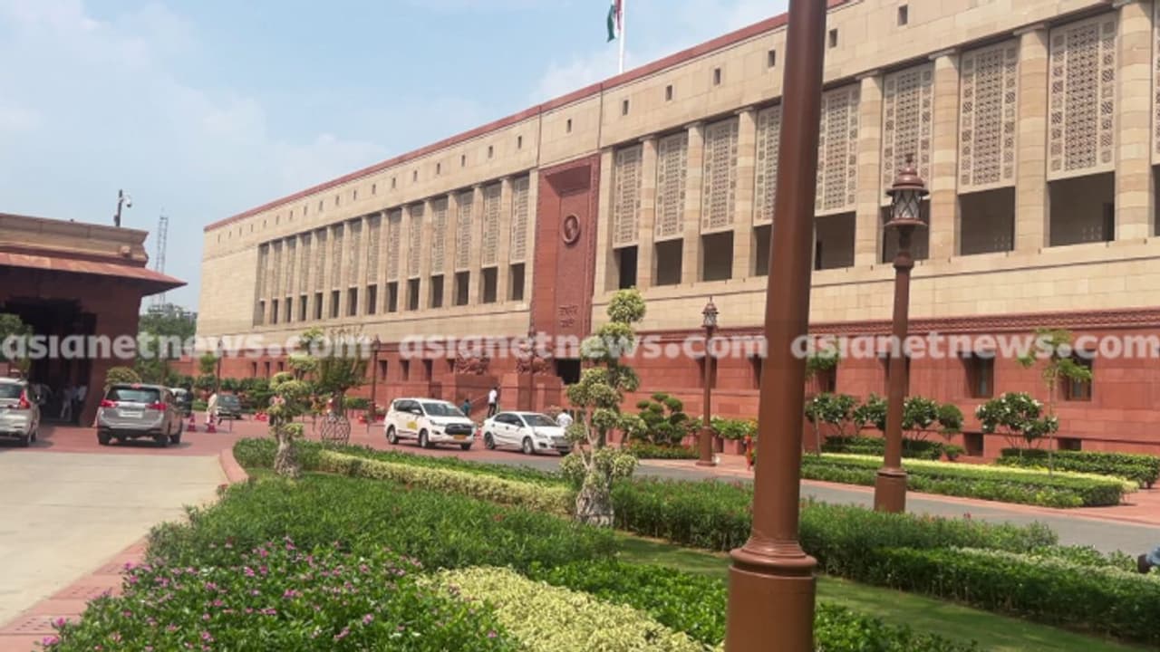 നിയമ ഭേദഗതി സ്ത്രീ പ്രാതിനിധ്യം ഉറപ്പാക്കാൻ: വഖഫ് ബോർഡിൻ്റെ വിമർശനം തള്ളി ബിജെപി, ബില്ല് ഇന്ന് പാർലമെൻ്റിൽ