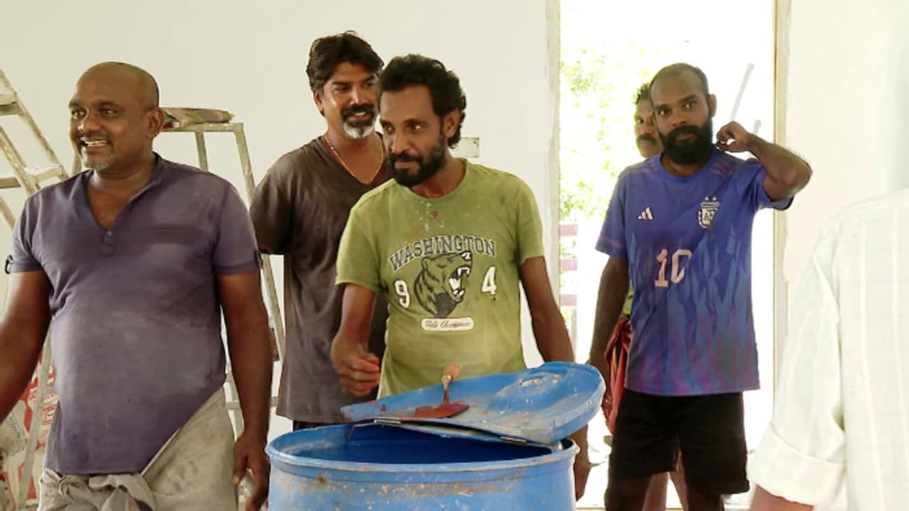 പണം കൊണ്ട് സഹായിക്കാൻ നിവൃത്തിയില്ല, കൂലിയില്ലാതെ വീടുകള് നിര്മിച്ചു നല്കാമെന്ന് ജോബിയും കൂട്ടുകാരും പണം കൊണ്ട് സഹായിക്കാൻ നിവൃത്തിയില്ല, കൂലിയില്ലാതെ വീടുകള് നിര്മിച്ചു നല്കാമെന്ന് ജോബിയും കൂട്ടുകാരും