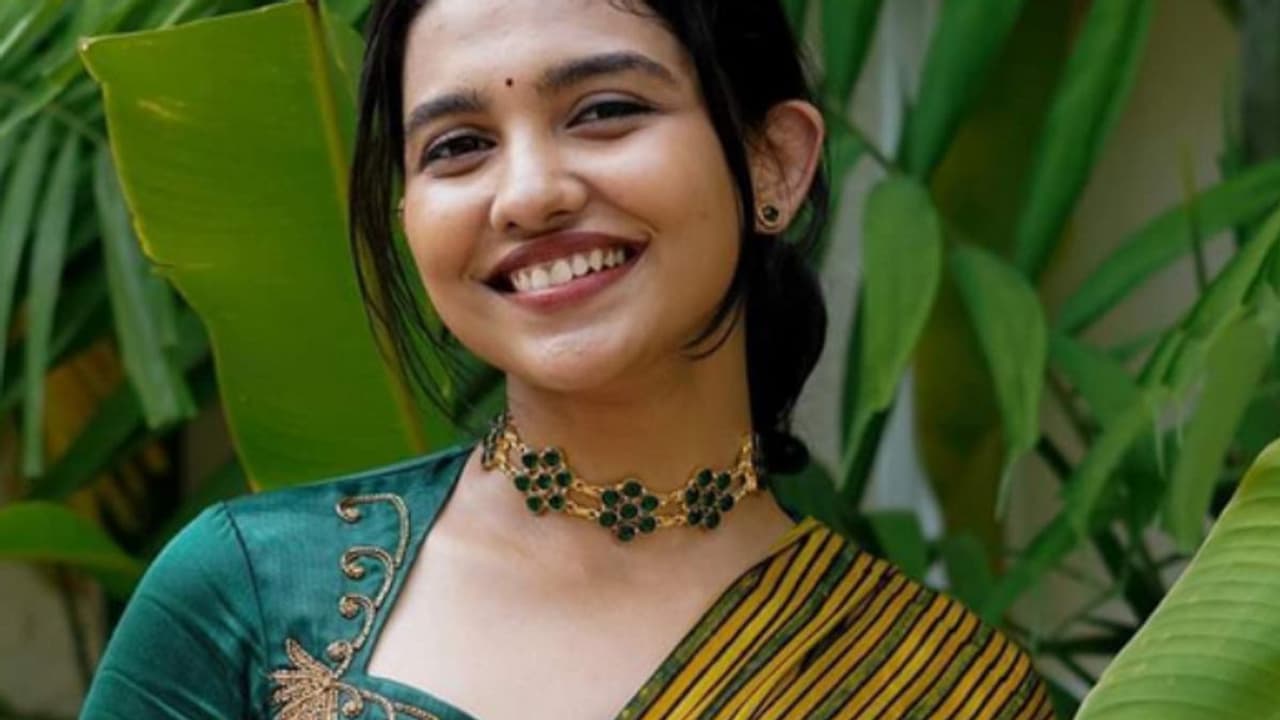 തമിഴകം കാത്തിരിക്കുന്ന ആ വമ്പൻ ചിത്രത്തില്‍ സര്‍പ്രൈസായി പ്രേമലു നായിക മമിതയും