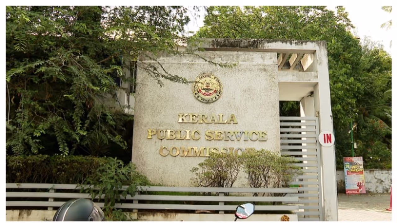 'എയ്ഡഡ് അധ്യാപക നിയമനം പിഎസ്‍സിക്ക് വിട്ടത് തുല്യതക്ക്'; മന്ത്രിയുടെ വിമർശനം രാഷ്ട്രീയപ്രേരിതമെന്ന് എം.എ. ഖാദർ