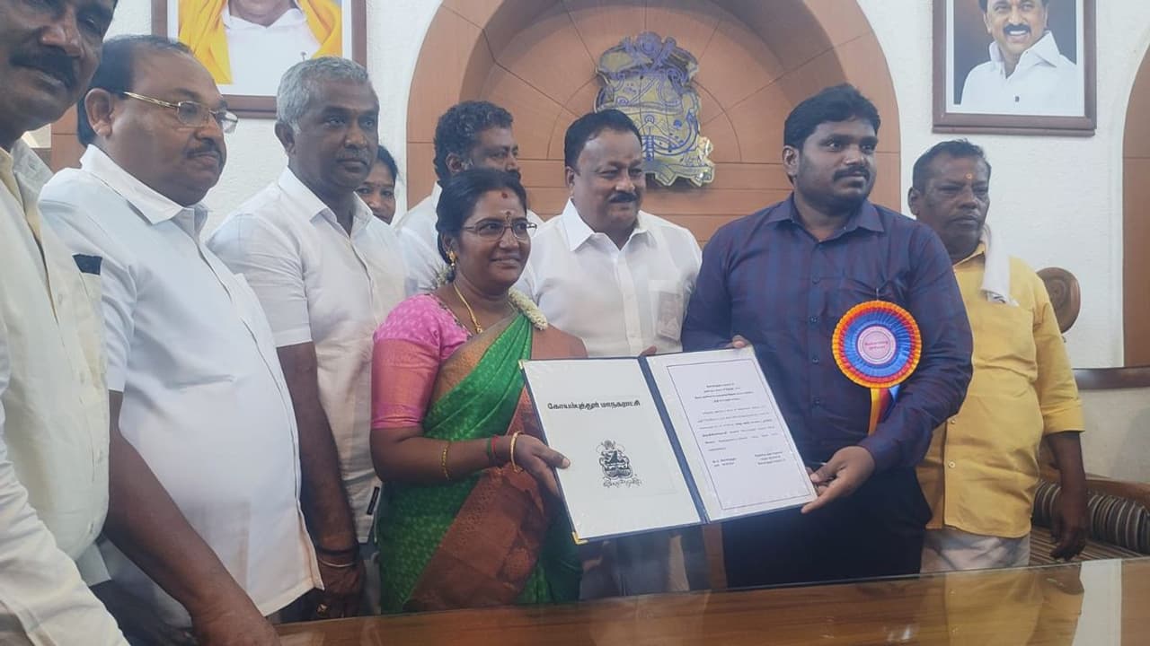 Coimbatore Mayor: சிறையில் இருந்தே ஸ்கெட்ச் போட்ட செந்தில் பாலாஜி.! போட்டியின்றி கோவை மேயராக தேர்வான ரங்கநாயகி Coimbatore Mayor: சிறையில் இருந்தே ஸ்கெட்ச் போட்ட செந்தில் பாலாஜி.! போட்டியின்றி கோவை மேயராக தேர்வான ரங்கநாயகி