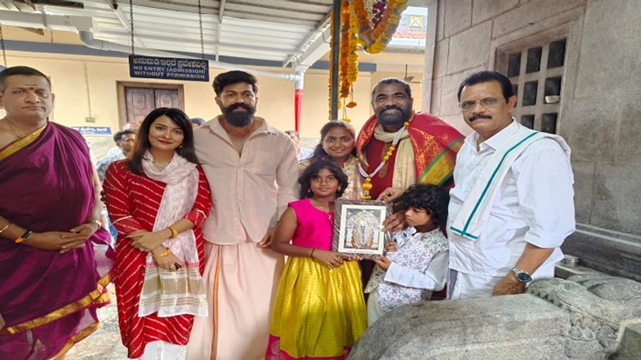 ಬೆಳ್ತಂಗಡಿ: ಸದಾಶಿವ ರುದ್ರ ದೇವಸ್ಥಾನಕ್ಕೆ ನಟ ಯಶ್ ಭೇಟಿ, ಹರಕೆ ತೀರಿಸಿದ ರಾಕಿಂಗ್‌ ಸ್ಟಾರ್‌..!