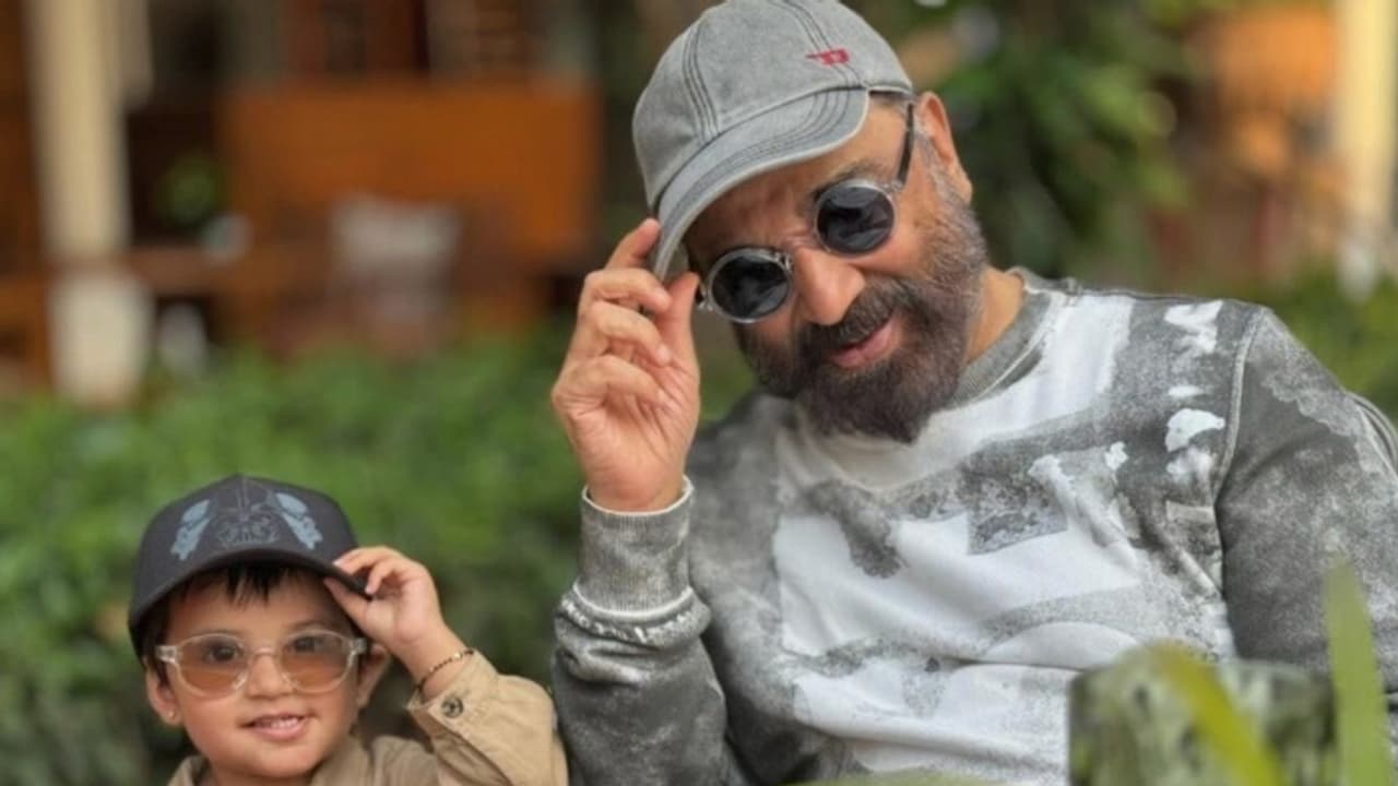 കുട്ടിക്കൊപ്പം കുസൃതിയുമായി കമല്ഹാസൻ, ക്യൂട്ട് ഫോട്ടോ ഹിറ്റ് കുട്ടിക്കൊപ്പം കുസൃതിയുമായി കമല്ഹാസൻ, ക്യൂട്ട് ഫോട്ടോ ഹിറ്റ്